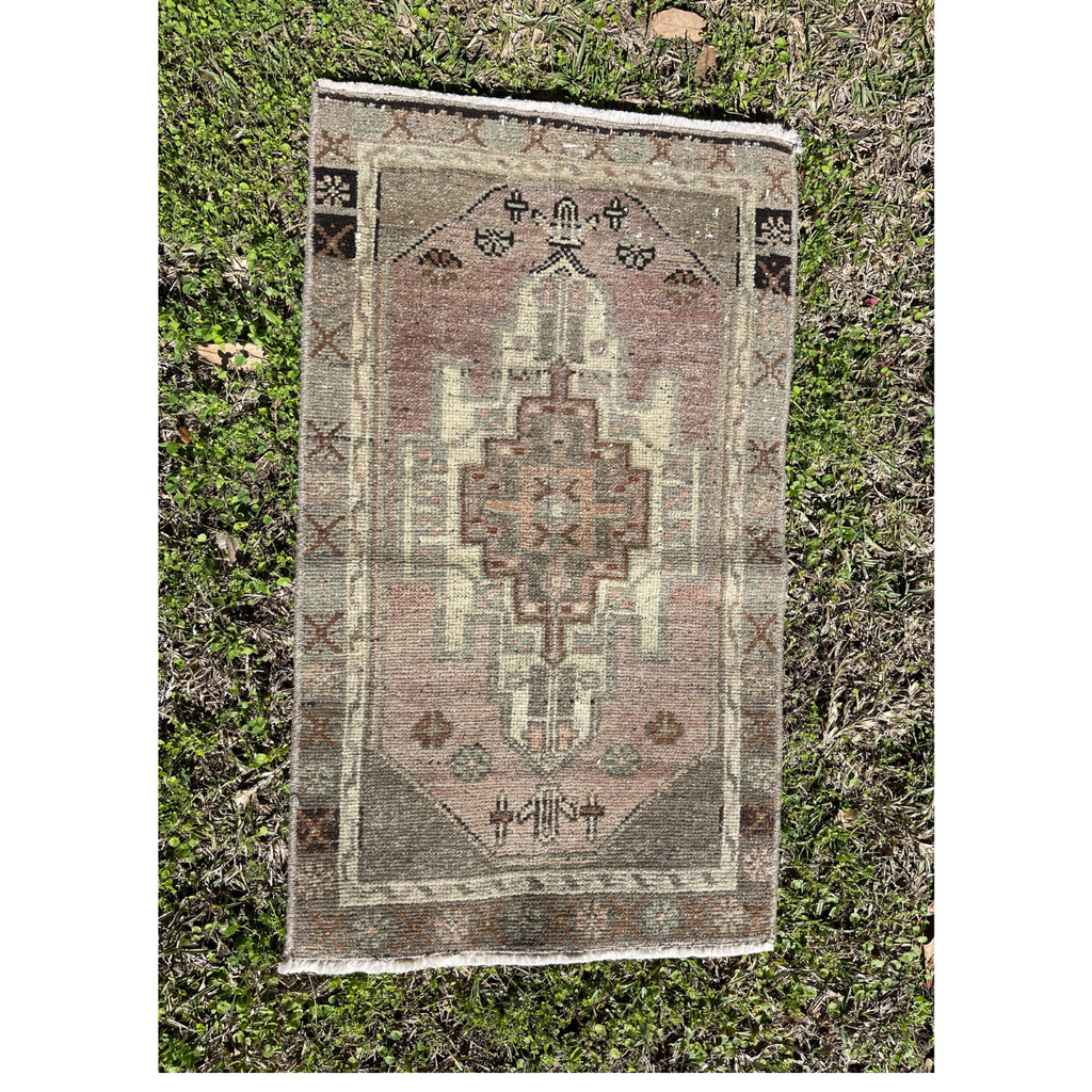 Naomi Vintage Bath Rug